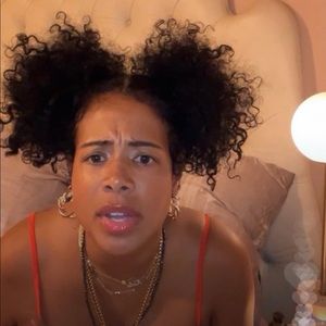 Meet your Posher, Denasia